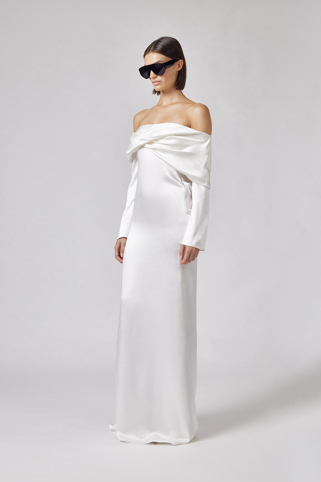 GIUSEPPE DI MORABITO: ABITO LUNGO SATIN CON SCOLLO OMERALE