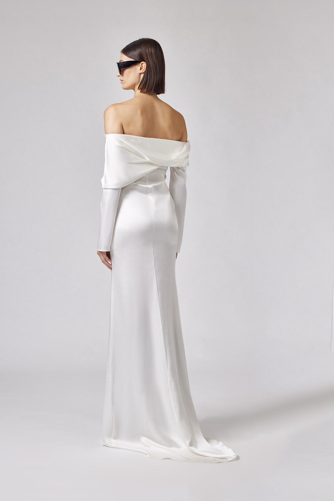 GIUSEPPE DI MORABITO: ABITO LUNGO SATIN CON SCOLLO OMERALE