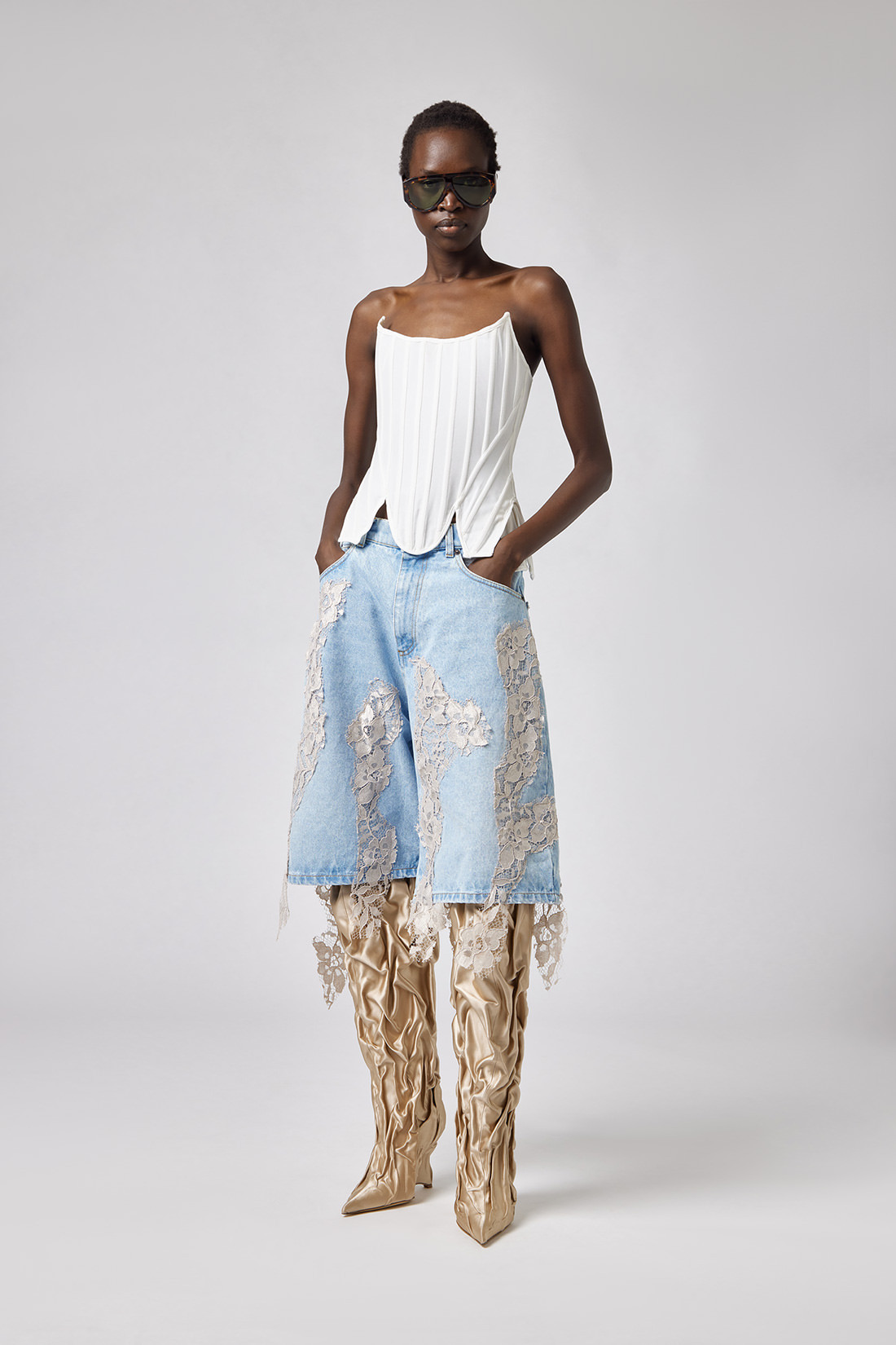 パンツ Shop faerie eyelet corset bermuda pants Maxi Bermuda Shorts With Lace Decorations